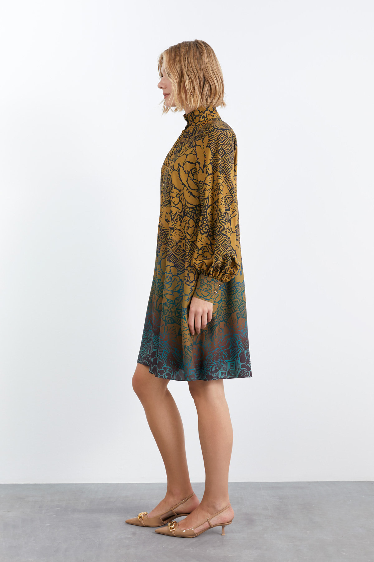 Konrast Renk Geçişli Gül Desenli Kısa Elbise