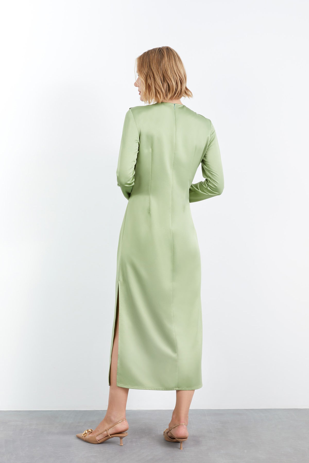 Kontrast Renkli Yandan Yırtmaçlı Midi Boy Elbise