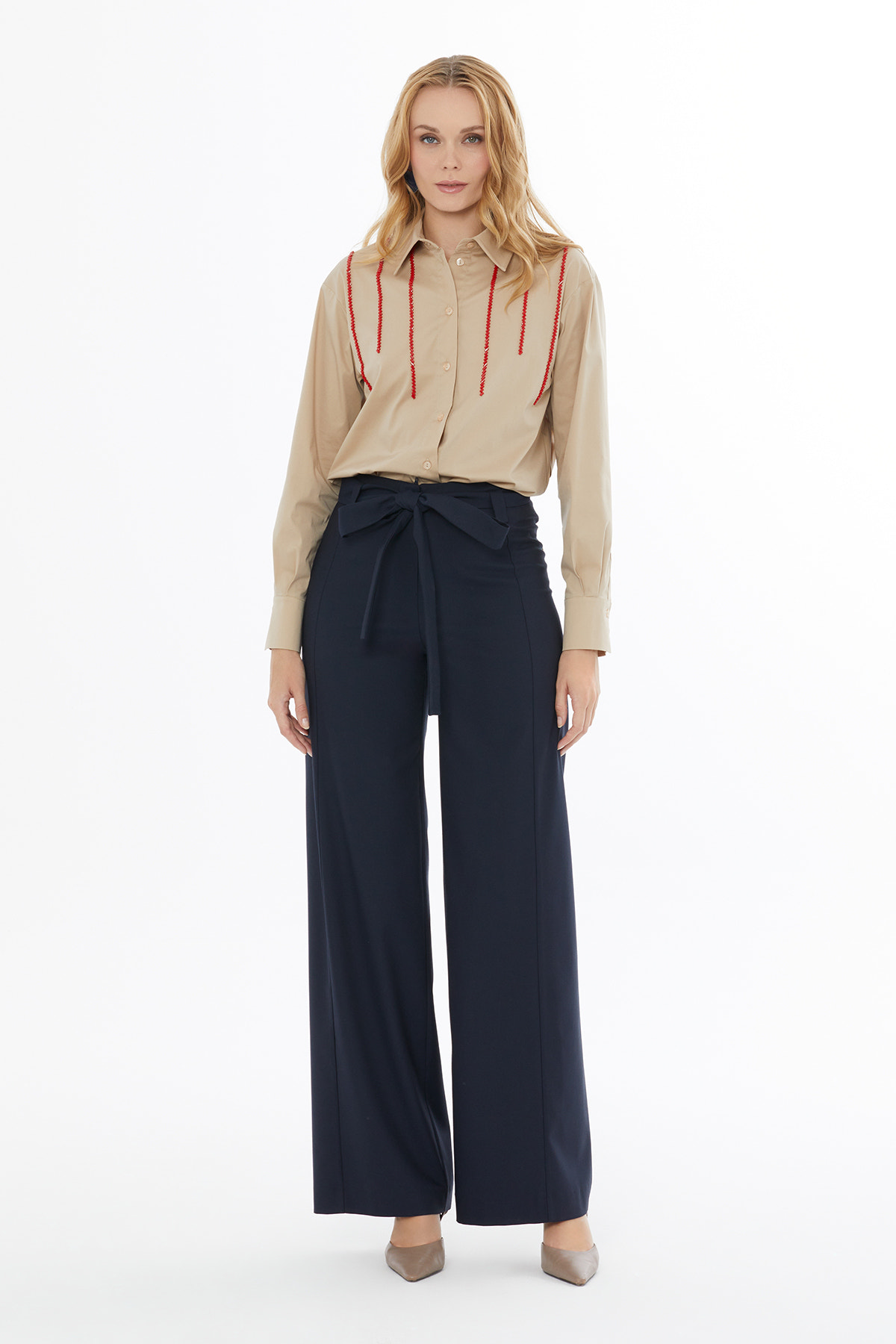 Arkası Düğme Detaylı Pantolon