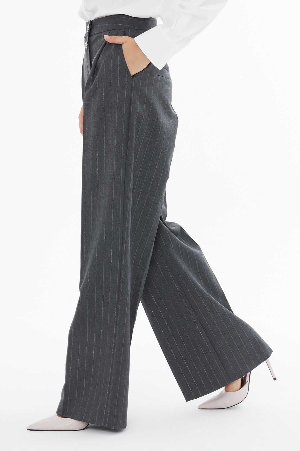 Pili Detaylı Cepli Çizgili Pantolon