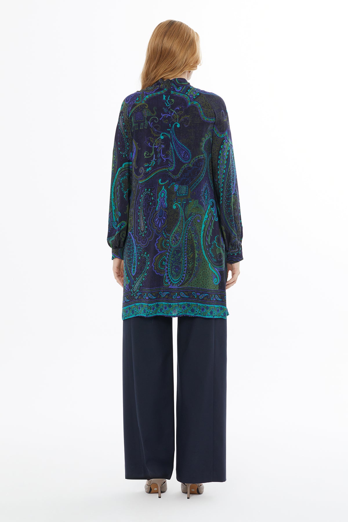 Yakadan Bağlamalı Uzun Kollu Desenli Bluz