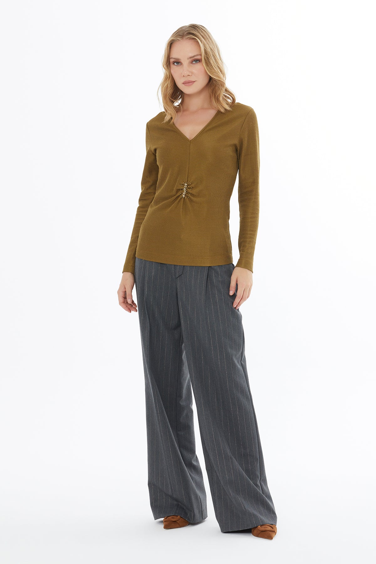 V Yakalı Taş İşleme Detaylı Bluz