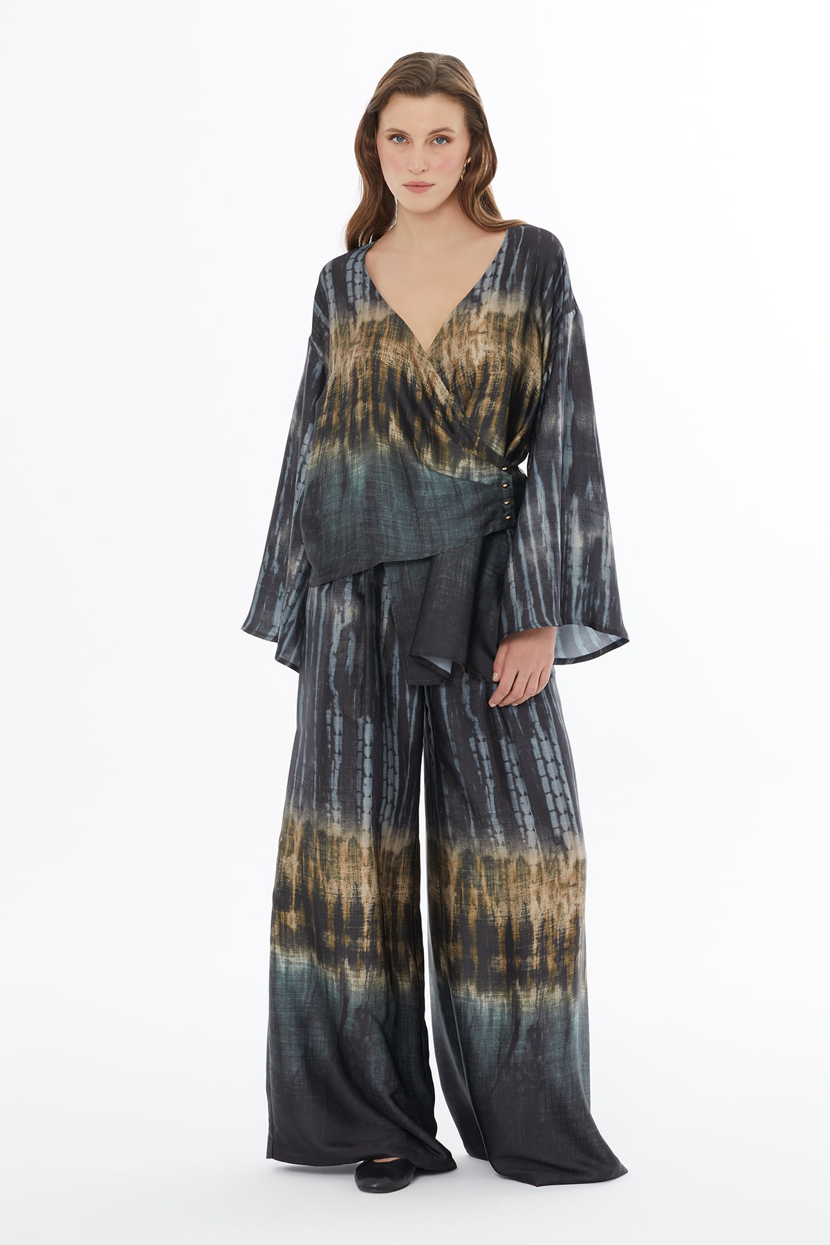 Kruvaze Kapamalı Desenli Bluz