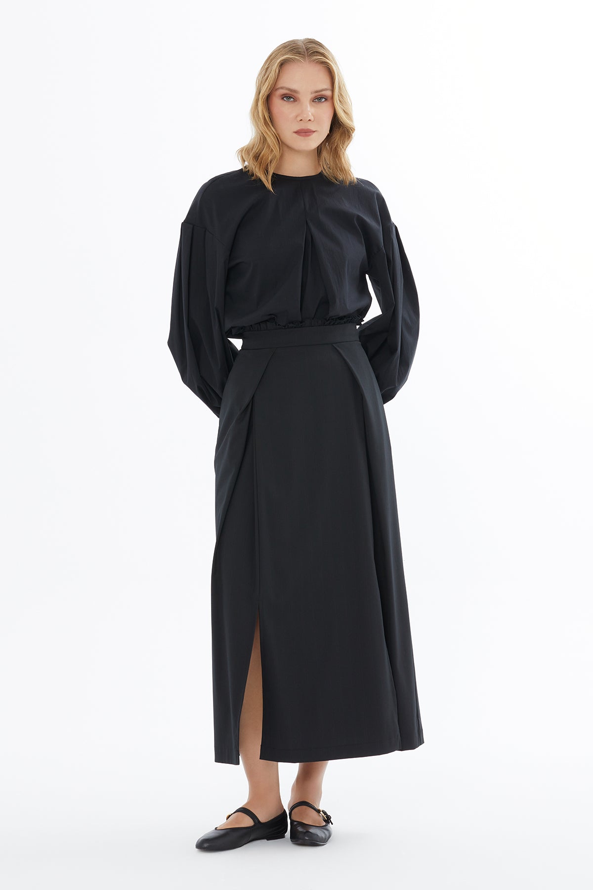 Arkası Gizli Fermuarlı Önden Pile Detaylı Etek