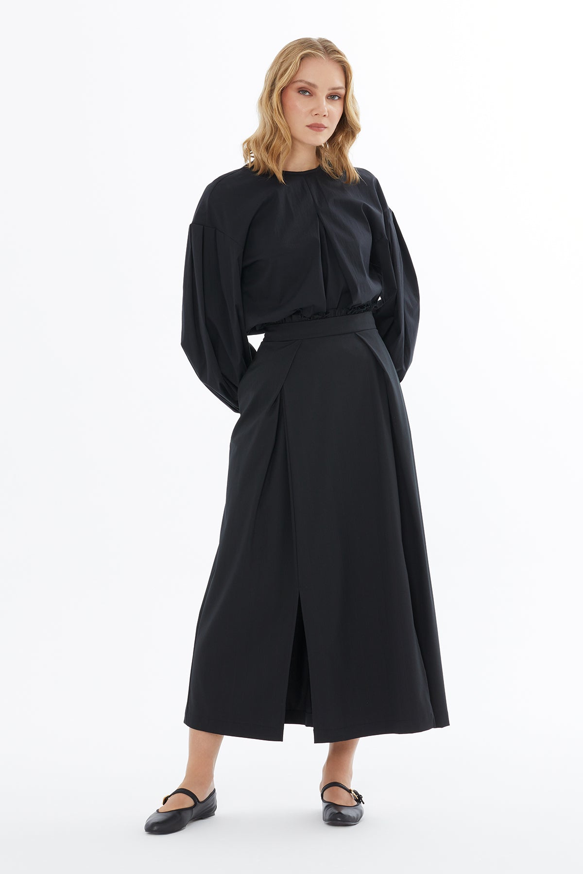 Arkası Gizli Fermuarlı Önden Pile Detaylı Etek