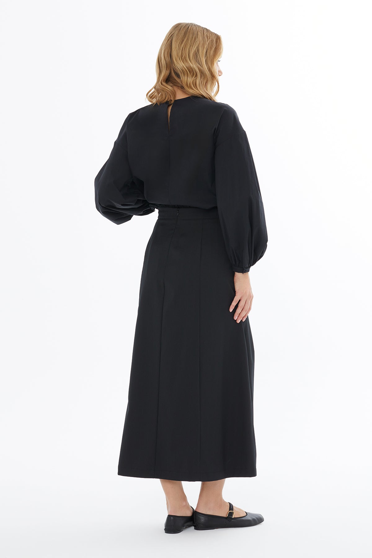 Arkası Gizli Fermuarlı Önden Pile Detaylı Etek