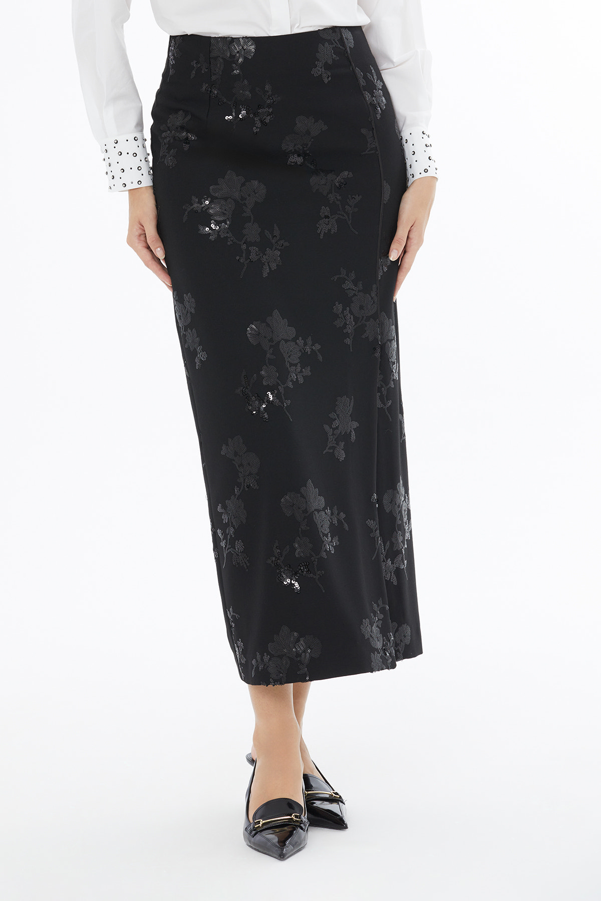 Önden Yırtmaçlı Arka Ortadan Fermuarlı Etek