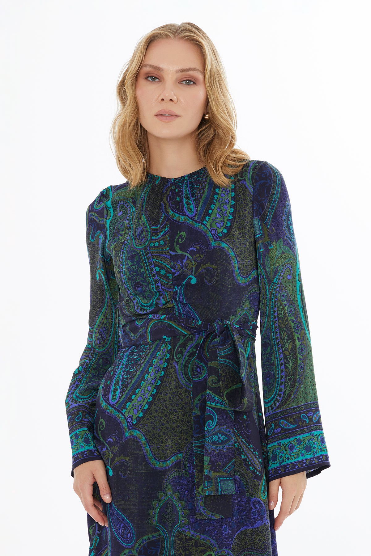 Fermuar Kapamalı Beli Büzgülü Kemer Aksesuarlı Uzun Elbise