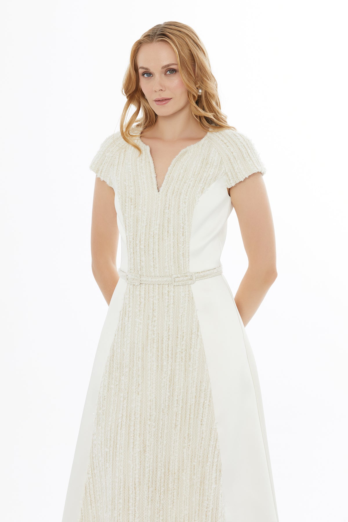 V Yaka Fermuar Kapamalı Kısa Kol Midi Elbise