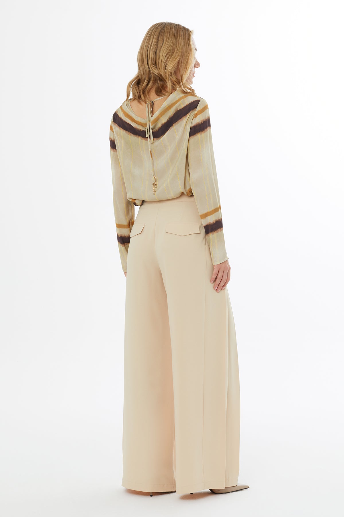 Pili Detaylı Cepli Kumaş Kadın Pantolon