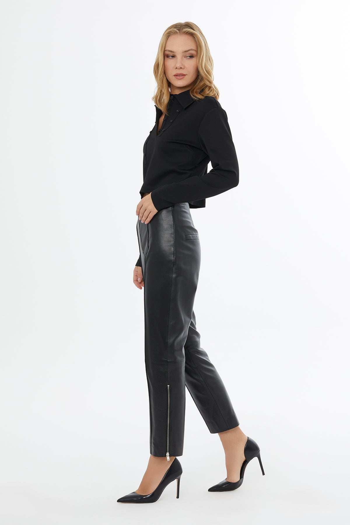 Paçaları Fermuarlı Deri Pantolon