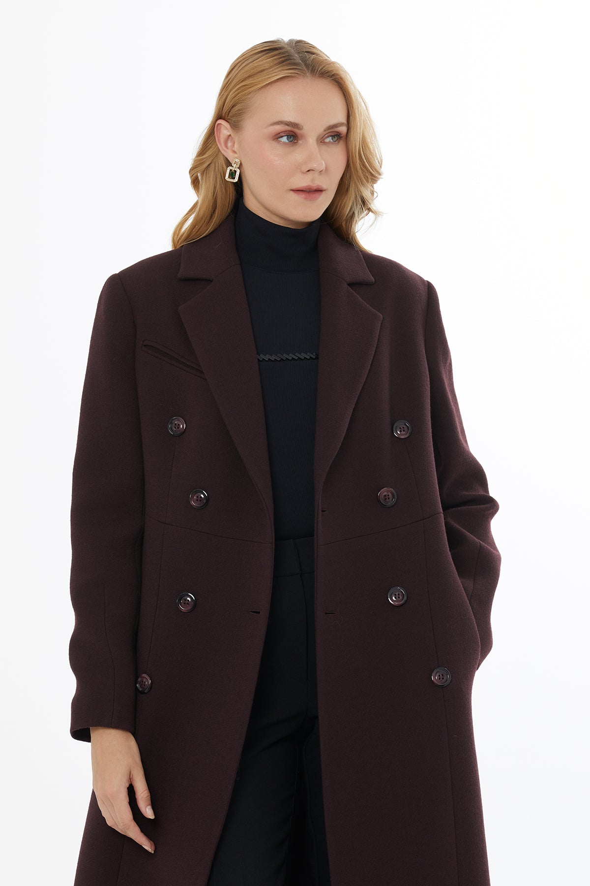 Erkek Yakalı Arkadan Yırtmaçlı Uzun Kaban