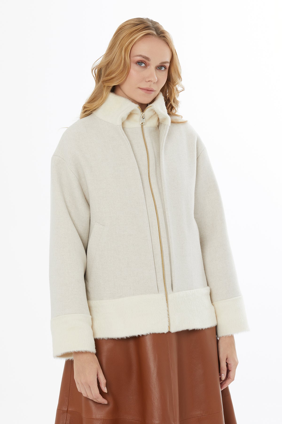 Cepli Oversize Kalıp Dik Yaka Detaylı Mont