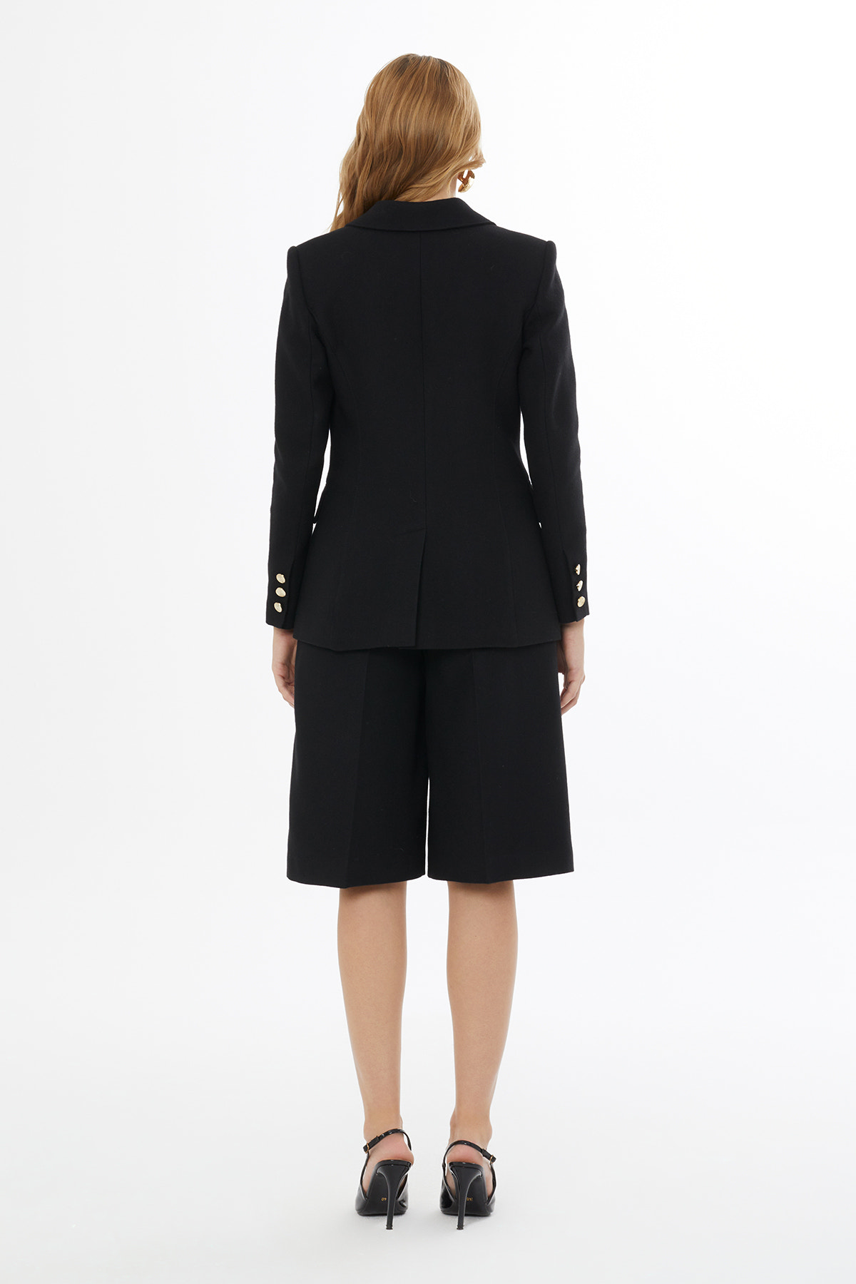 Erkek Yaka Arkadan Kapalı Yırtmaçlı Ceket