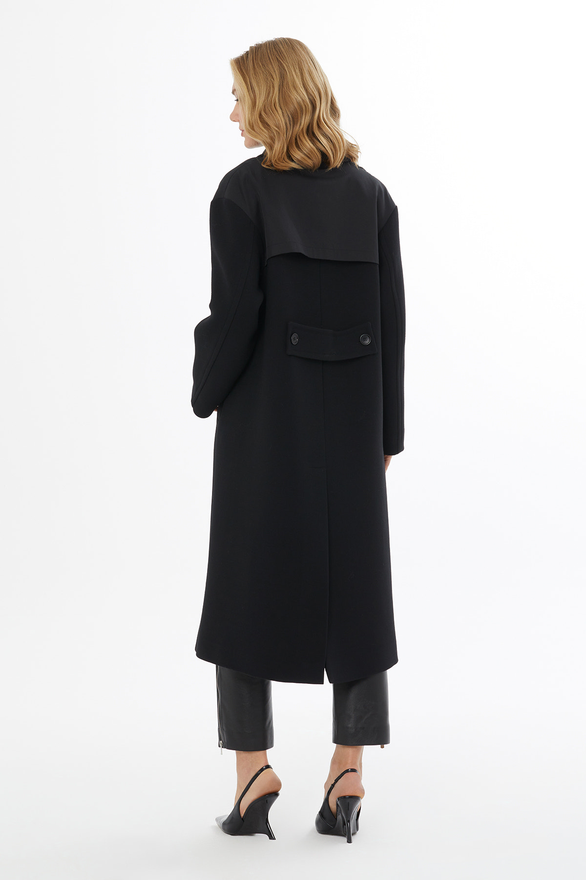 Erkek Yakalı Arkadan Kapalı Yırtmaçlı Kaban