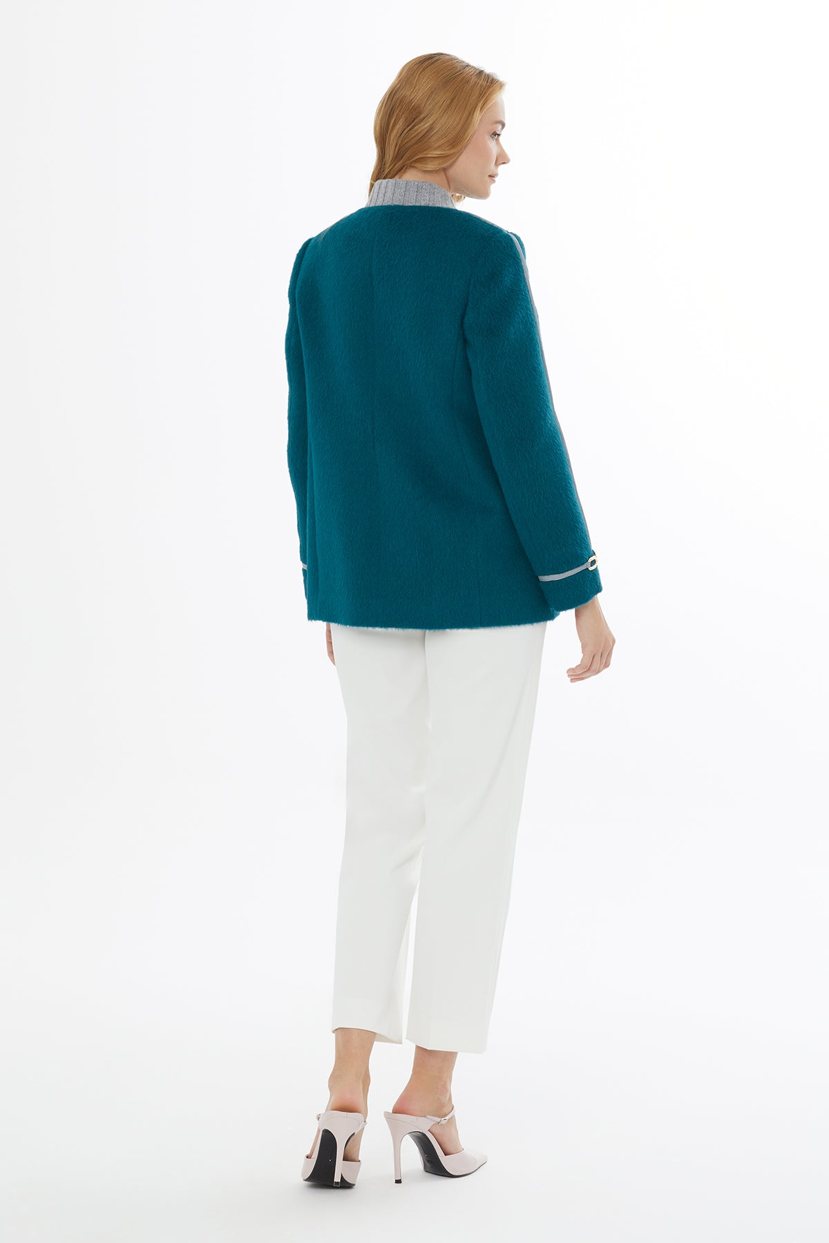 Dik Yaka Cepli Düğme Kapamalı Ceket