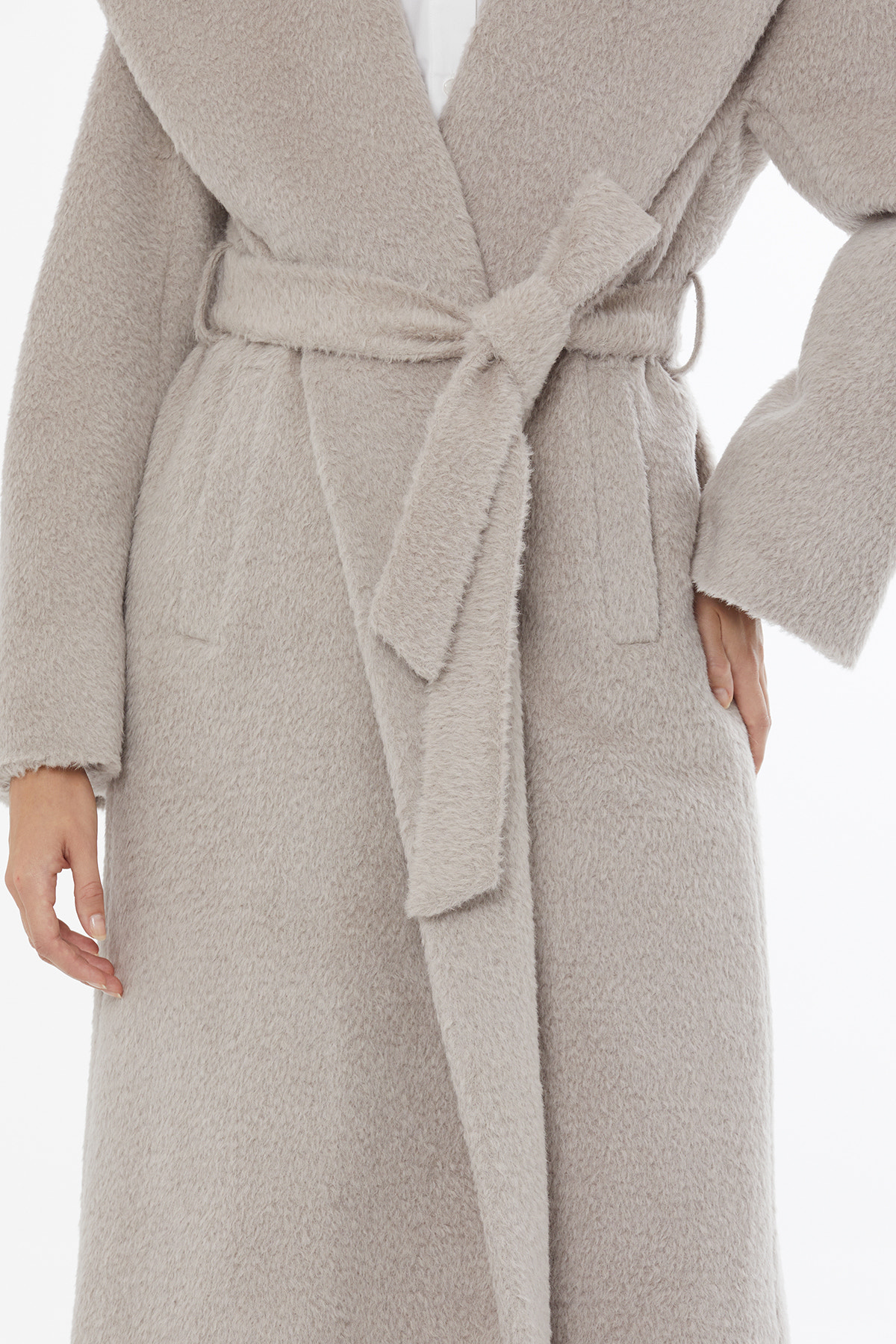 Kapuşon Detaylı Kemer Kapamalı Kaban