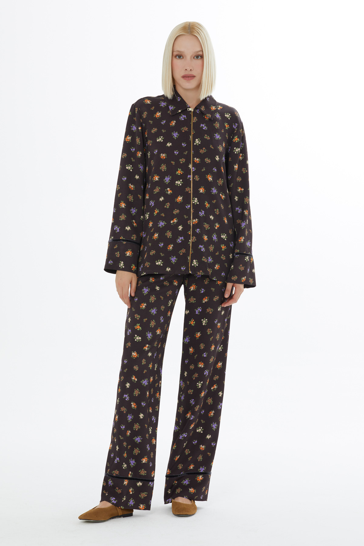 Fermuar Kapamalı Yakalı Desenli Rahat Takım