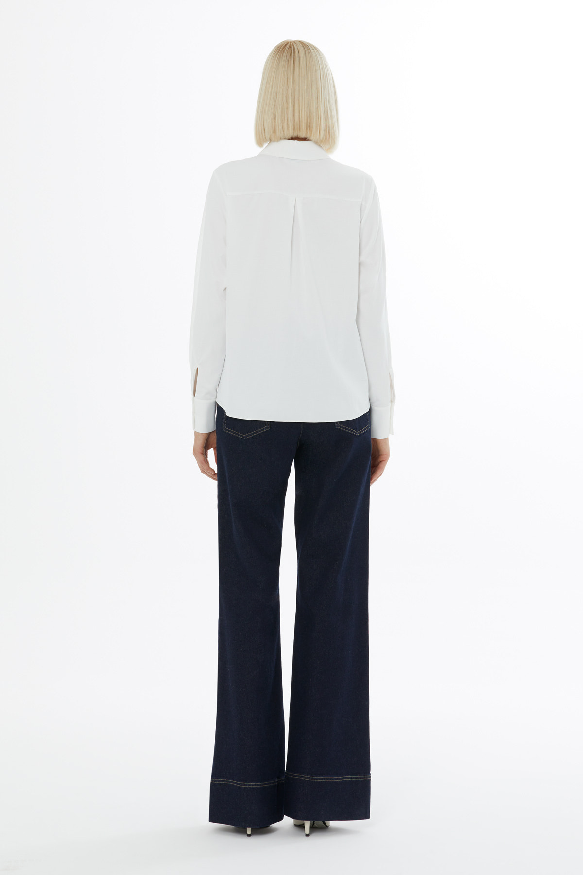 Gül Aksesuar Detaylı Düğme Kapamalı Gömlek