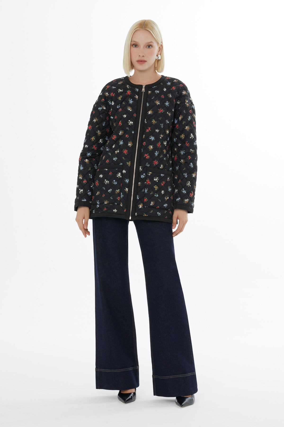 Yuvarlak Yakalı Çiçek Desenli Kapitone Mont