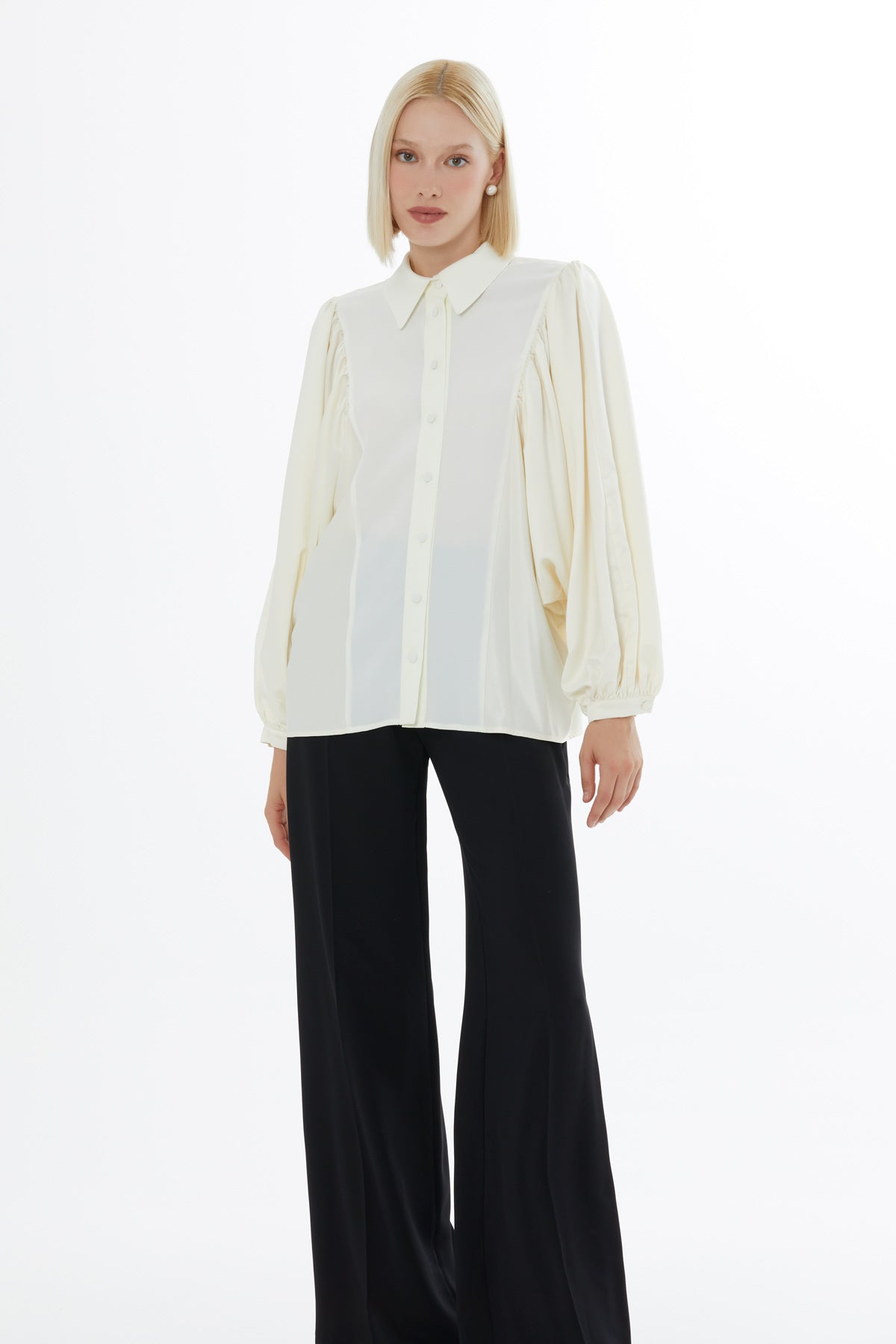 Yarasa Kollu Uyumlu Kumaş Detaylı Gömlek