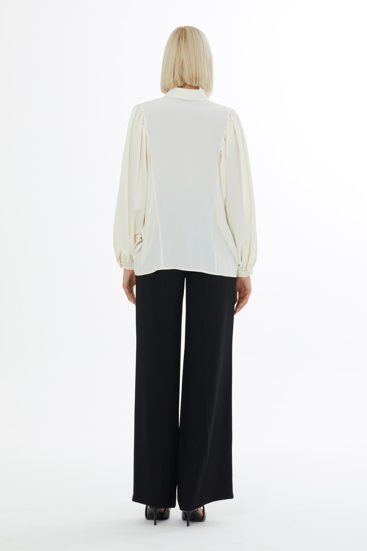 Yarasa Kollu Uyumlu Kumaş Detaylı Gömlek