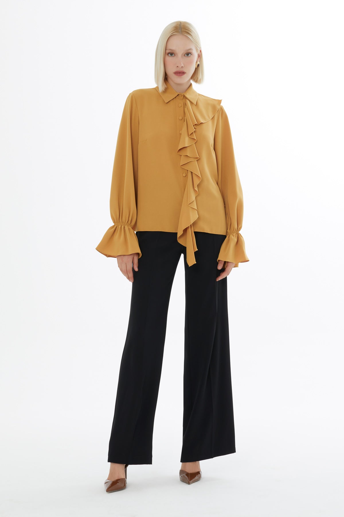 Önü Fırfır Detaylı Kolları Volanlı Gömlek