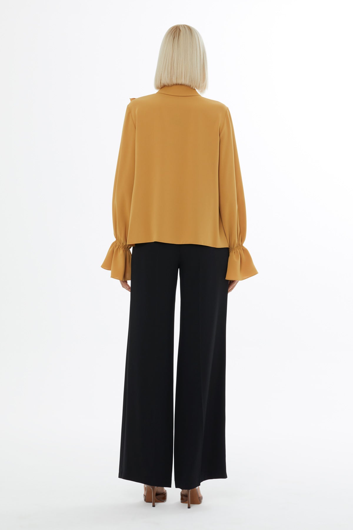 Önü Fırfır Detaylı Kolları Volanlı Gömlek