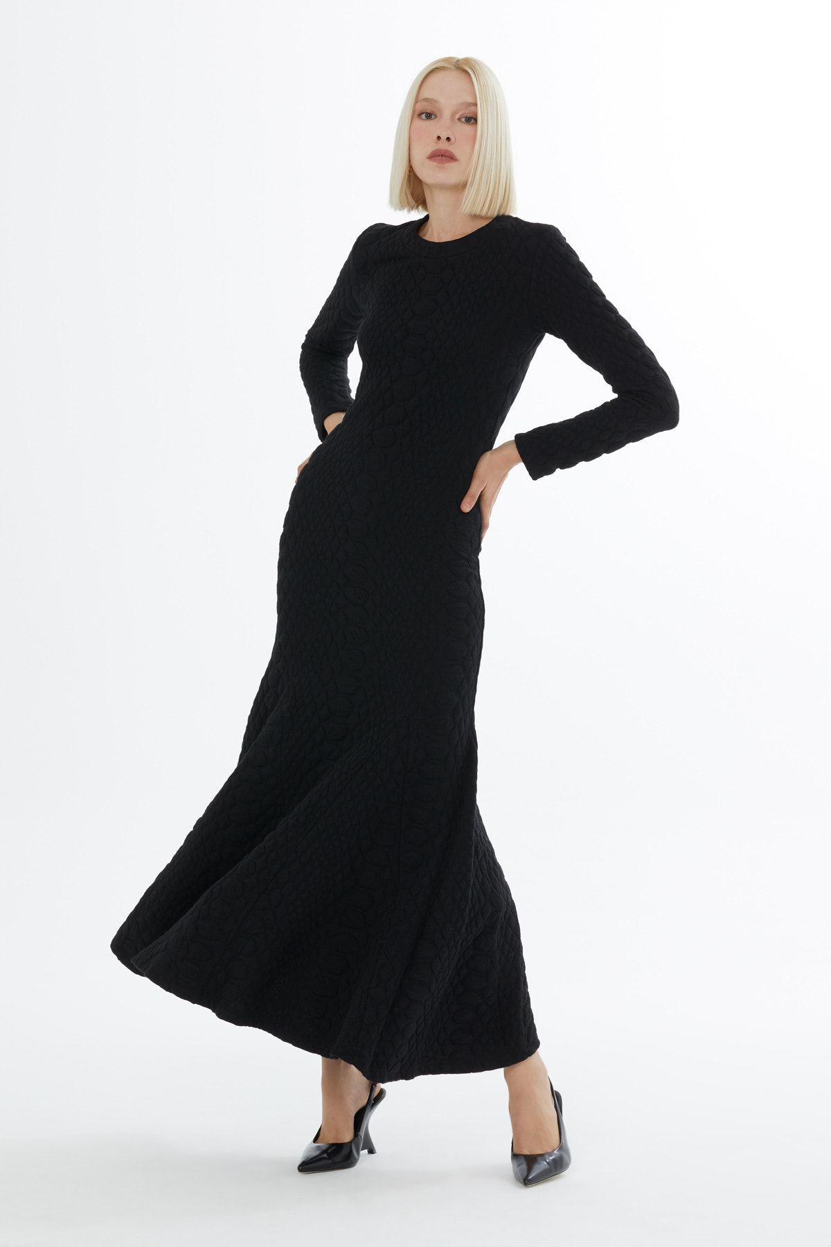 Volan Detaylı Maxi Boy Yılan Desenli Örme Elbise