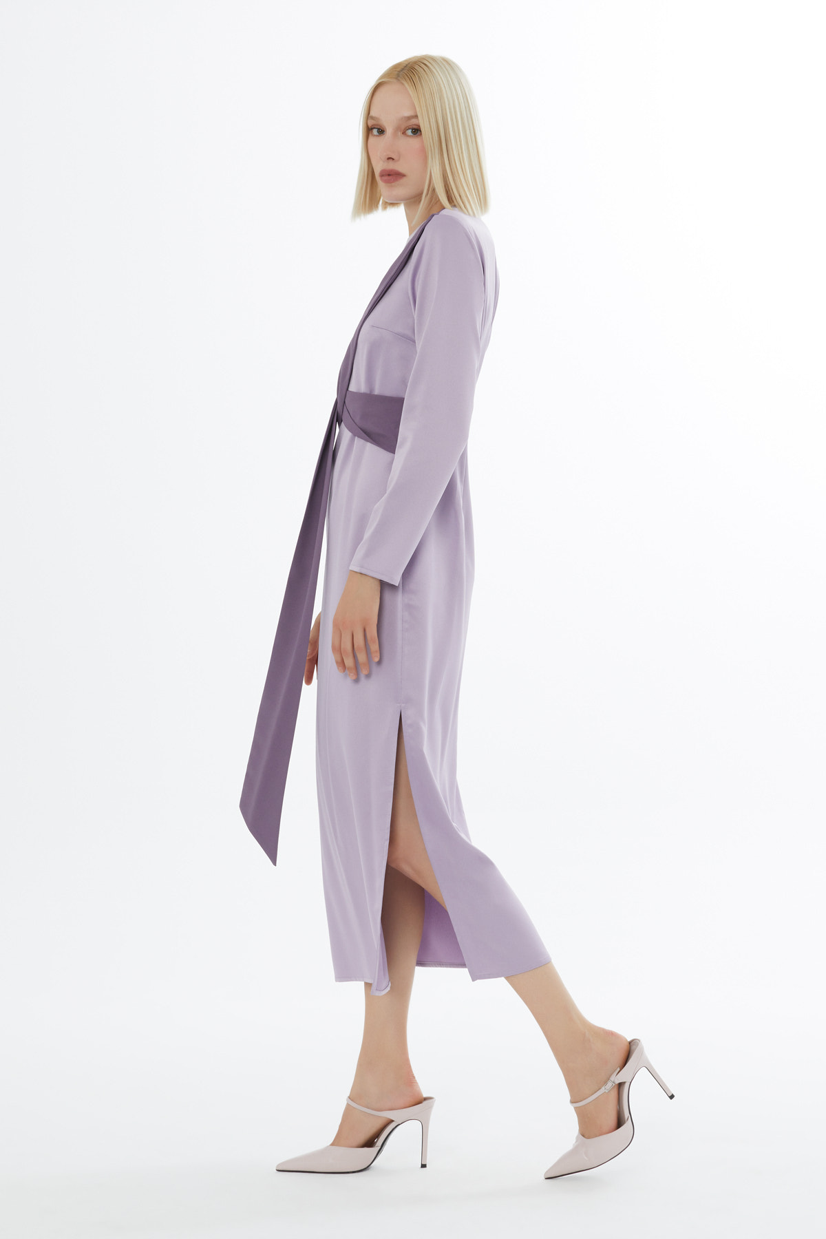 Kontrast Renkli Yandan Yırtmaçlı Midi Boy Elbise