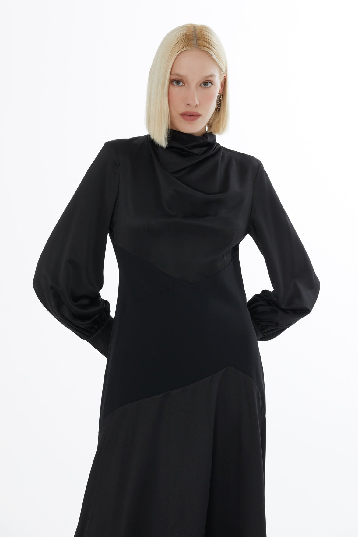 Degaje Yakalı Bel Detaylı Midi Elbise