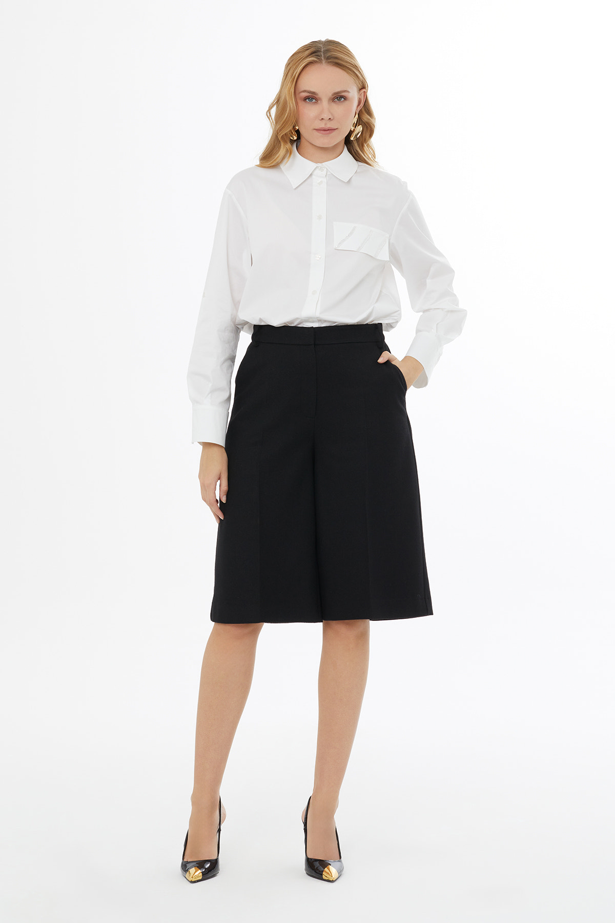 Fermuarlı Ve Agraf Kapamalı Ütü İzi Detaylı Cepli Şort