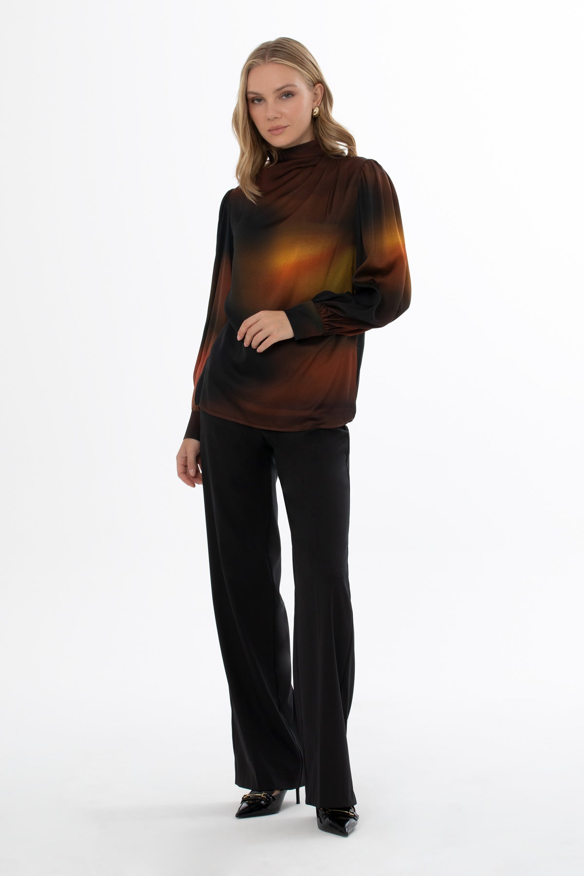 Arkası Gizli Fermuarlı Kolları Düğmeli Kadın Bluz