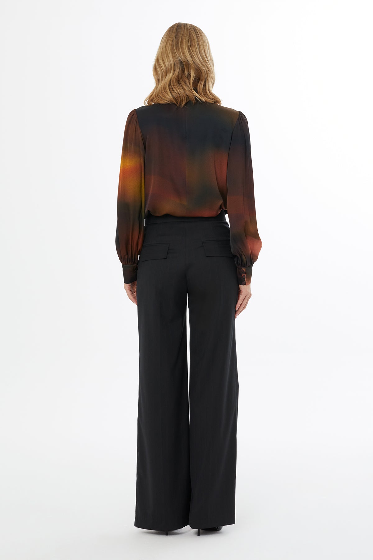 Arkası Gizli Fermuarlı Kolları Düğmeli Kadın Bluz