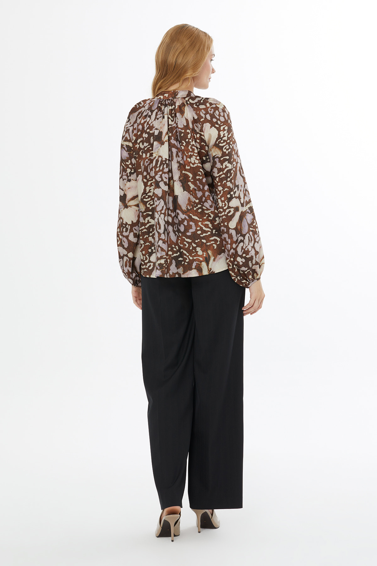 Yakası Bağlamalı Kolları Düğmeli Kadın Bluz