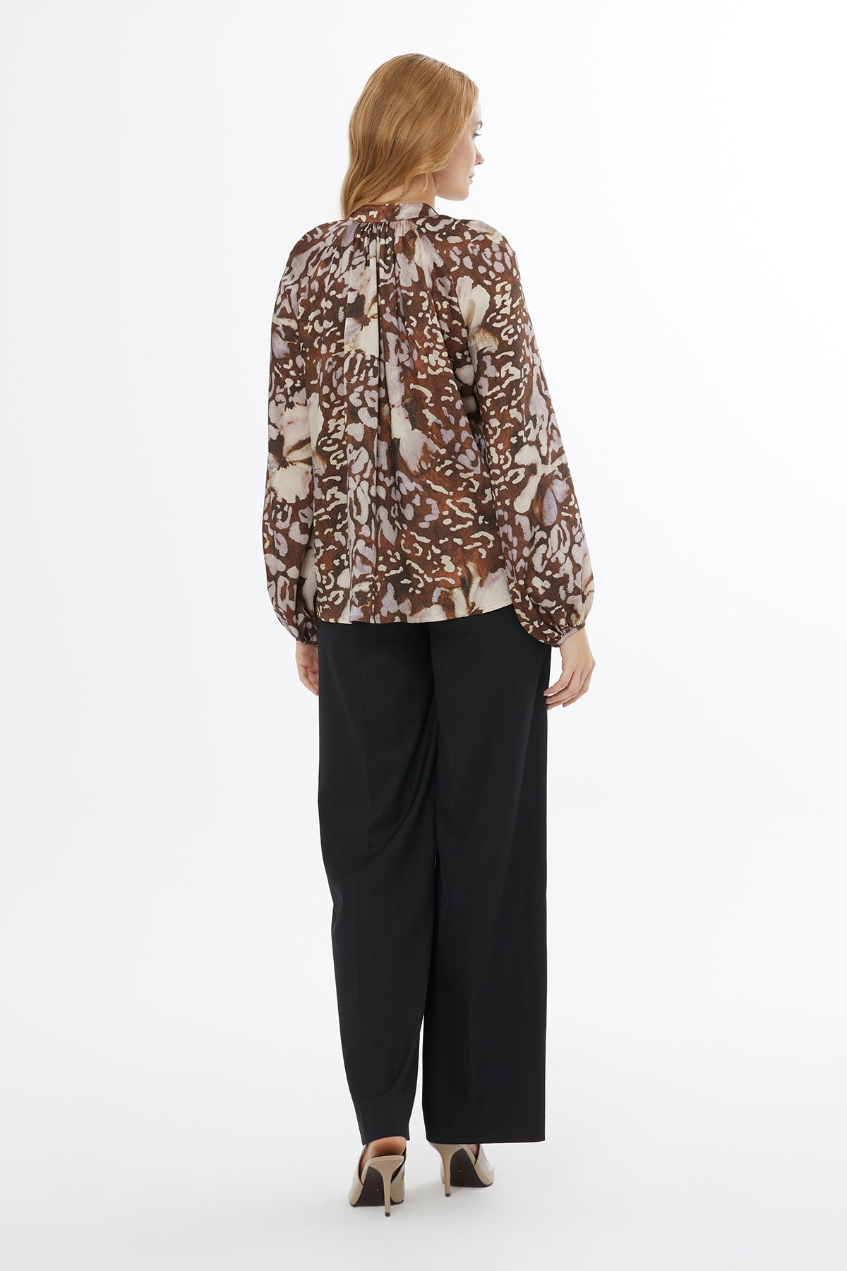 Yakası Bağlamalı Kolları Düğmeli Kadın Bluz