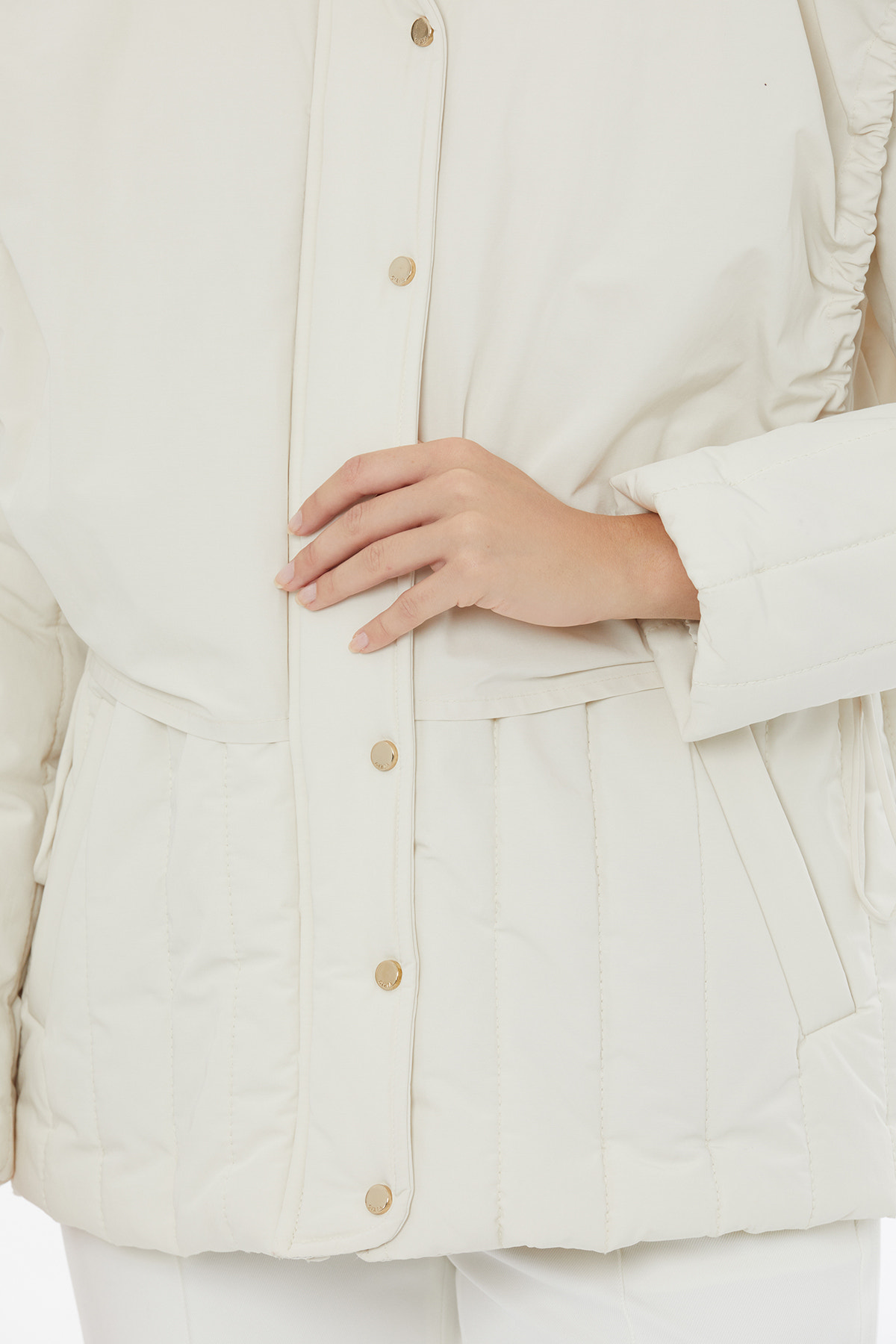 Kapşonlu Koldan Büzgülü Kapitone Mont