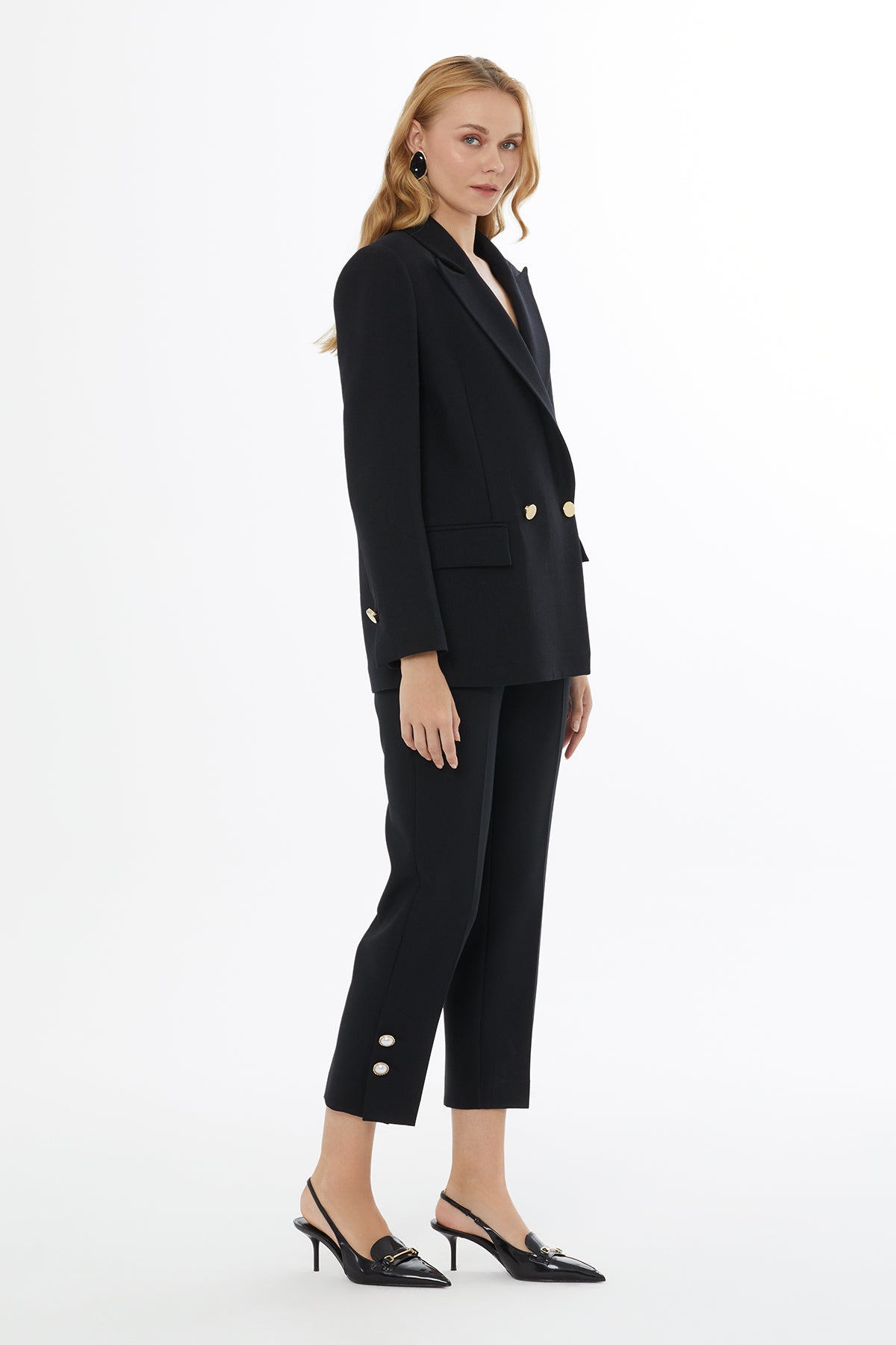 Önden Düğmeli Cepli Kadın Ceket