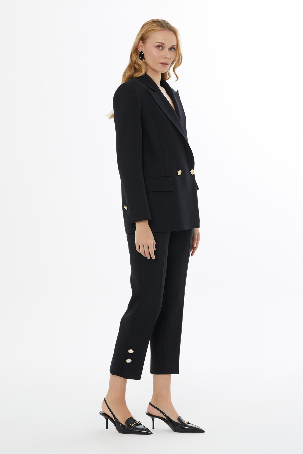 Önden Düğmeli Cepli Kadın Ceket