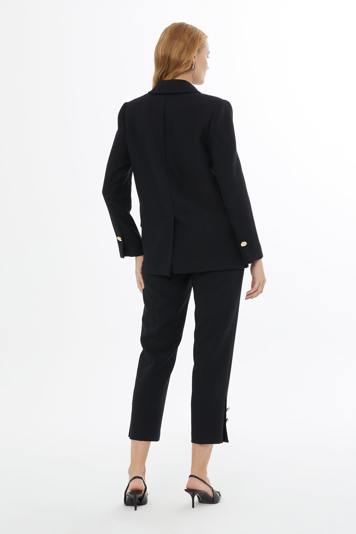 Önden Düğmeli Cepli Kadın Ceket