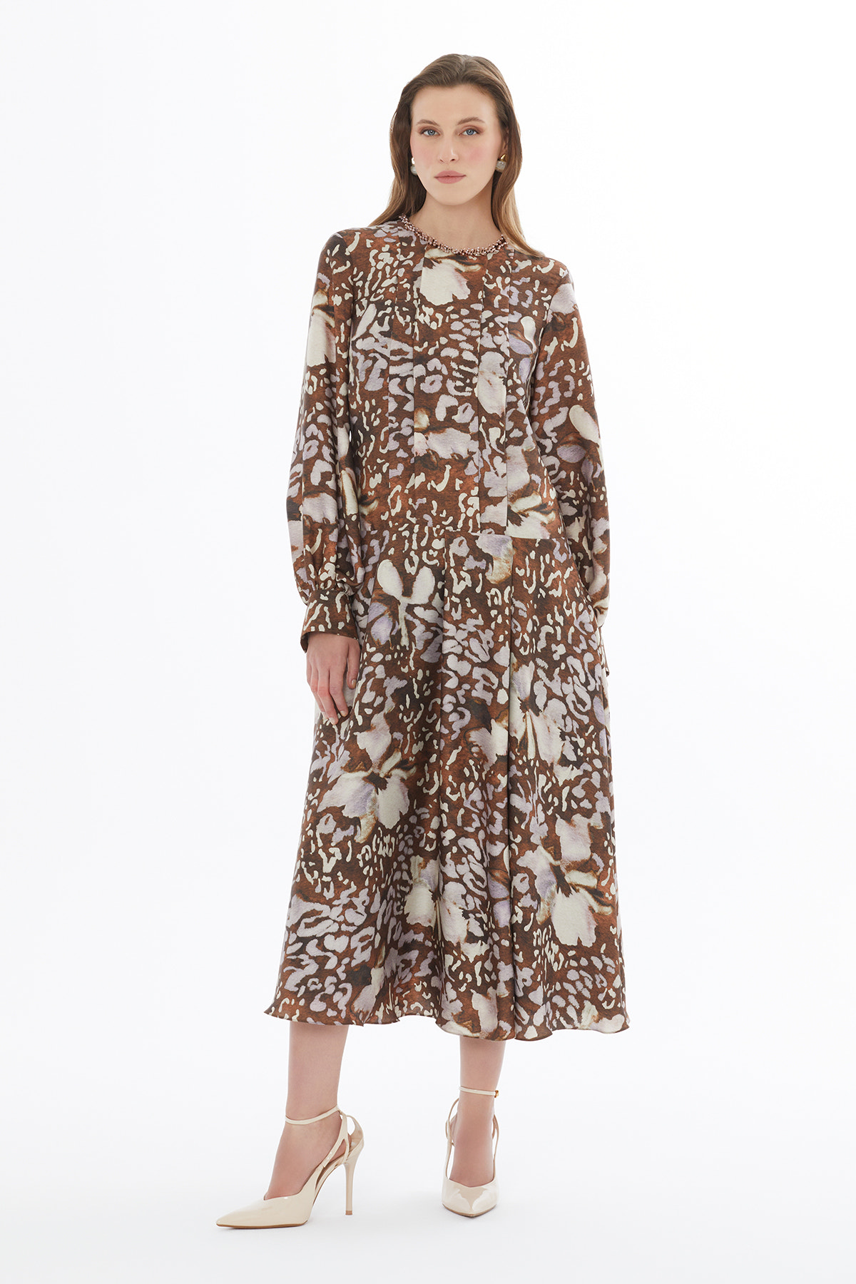 Yaka Boncuk İşleme Detaylı Maxi Elbise