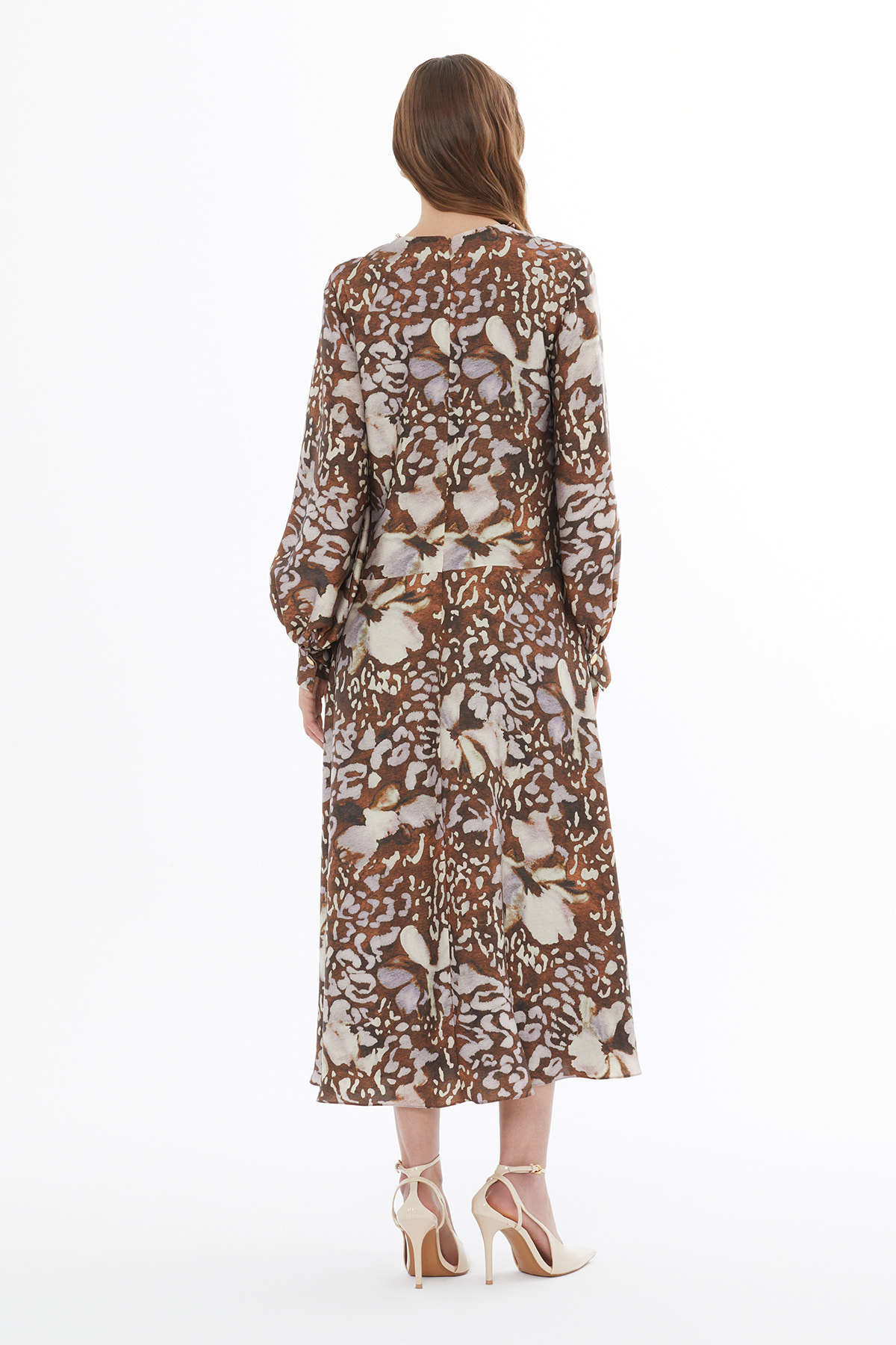 Yaka Boncuk İşleme Detaylı Midi Elbise