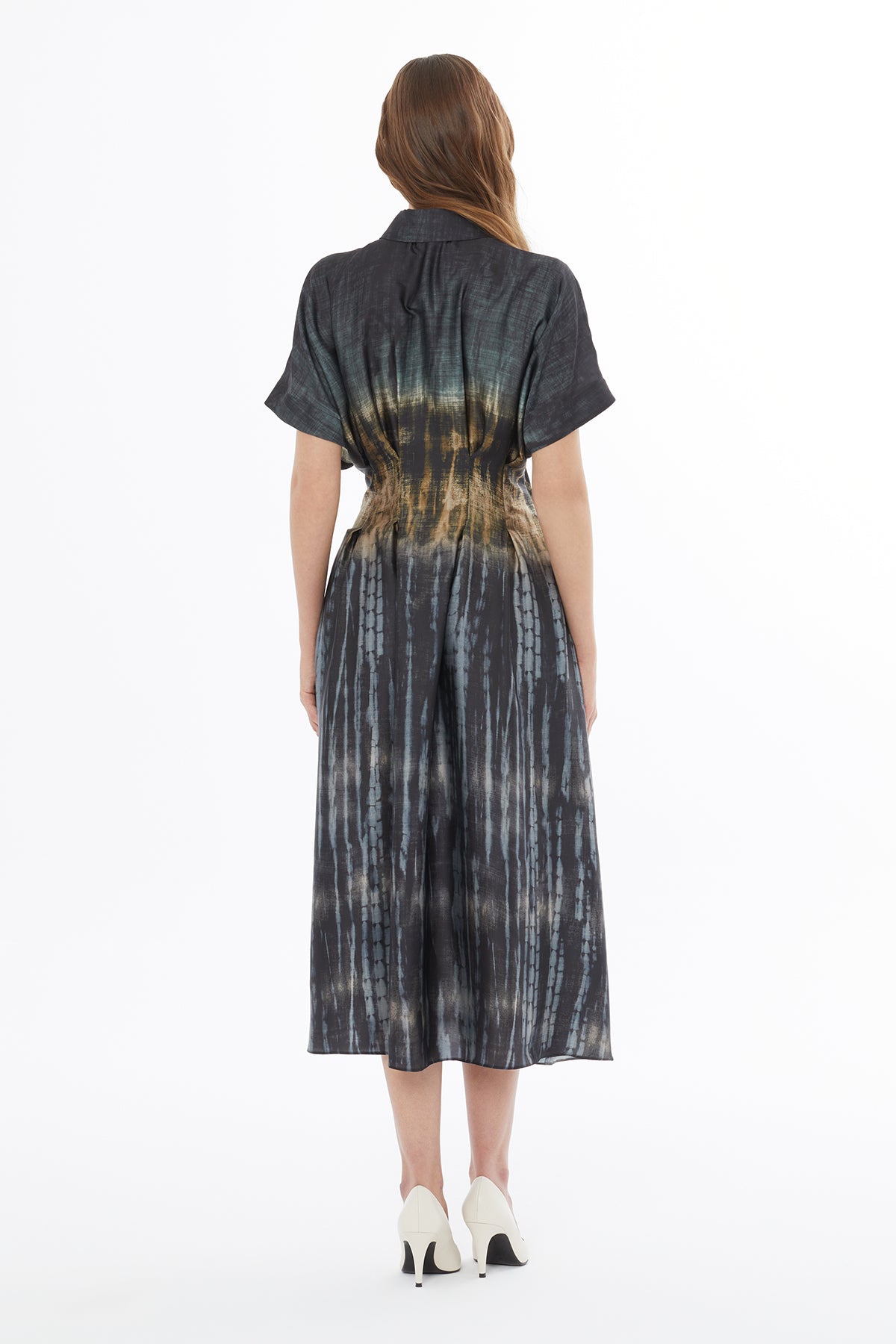 Yakalı Önden Düğmeli Desenli Midi Elbise