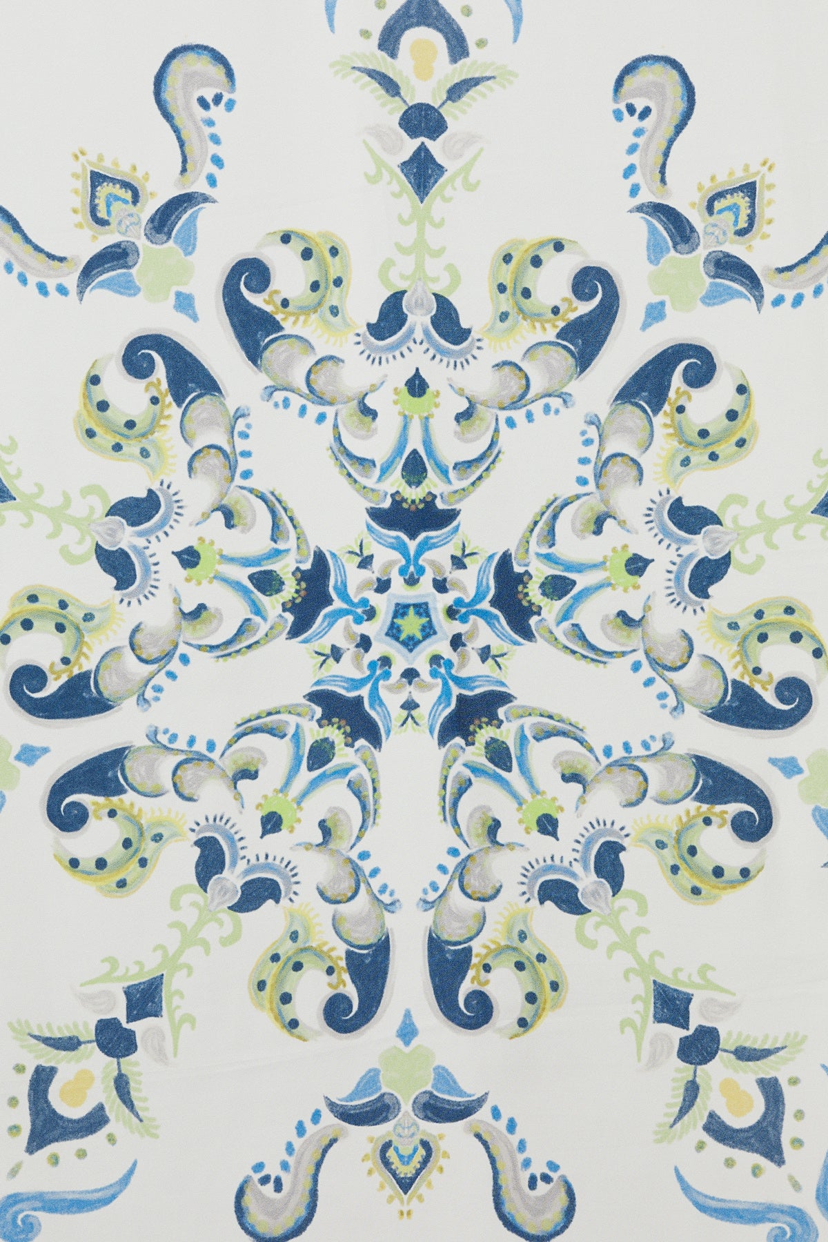 Simetrik Motiflenmiş Desenli Eşarp