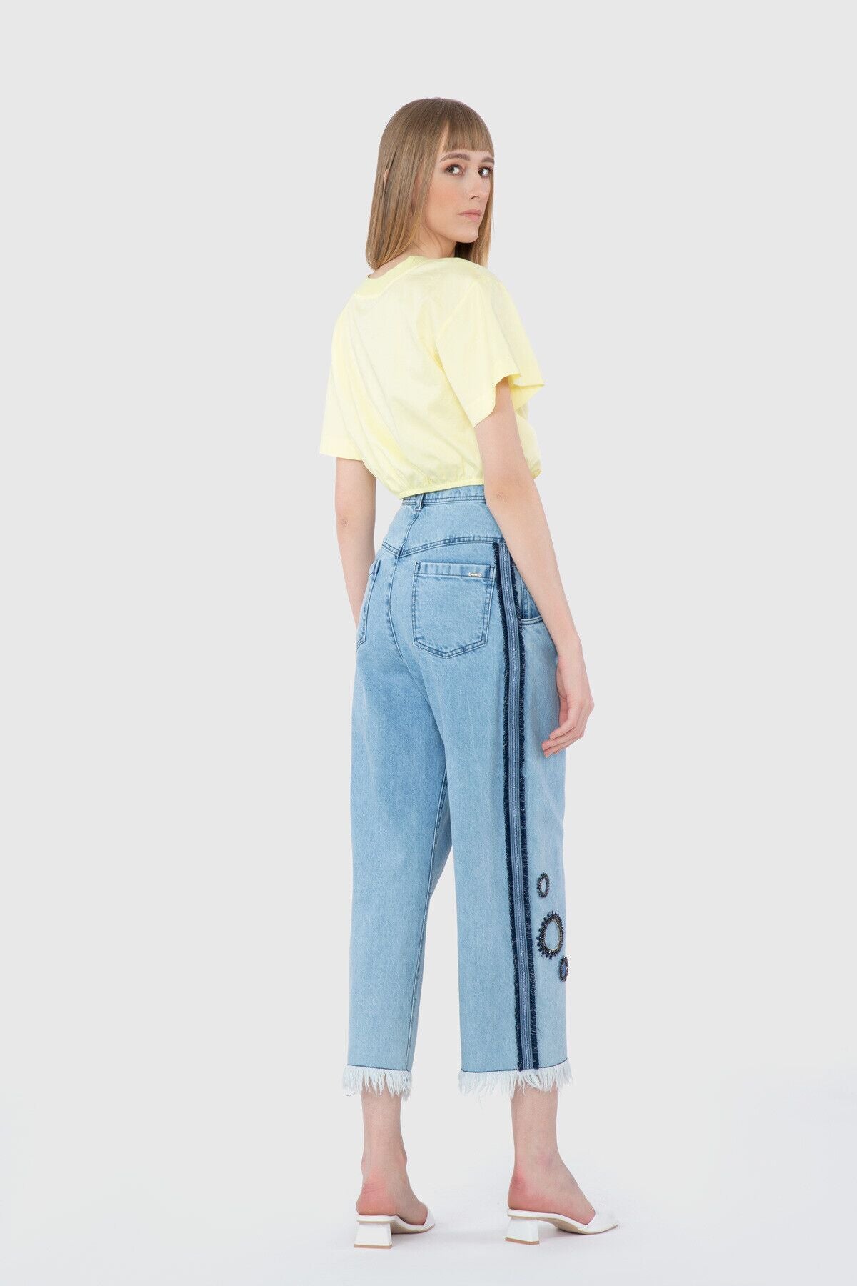İşleme Detaylı Önden Büzgülü Crop Boy Poplin Bluz