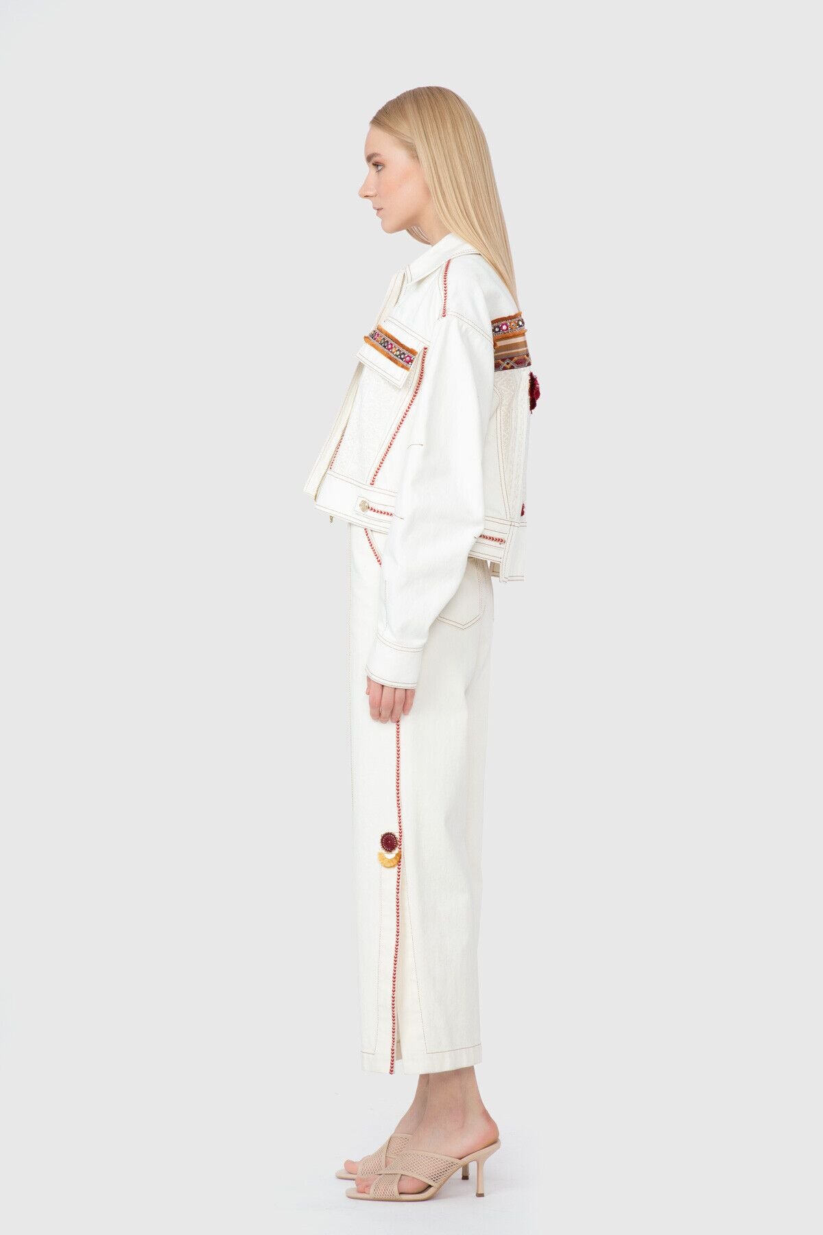 Etnik Şerit Aksesuar Detaylı Kontrast Kumaşlı Ceket