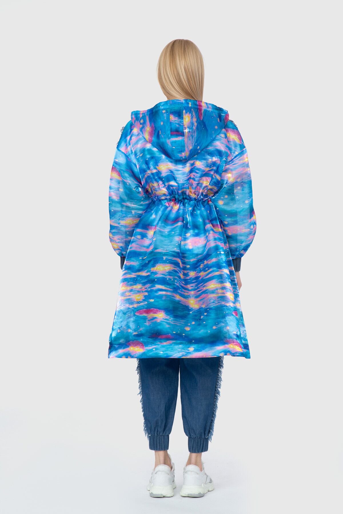 Kontrast Kumaş Ve Arma Detaylı Desenli Organze Orijinal Trençkot