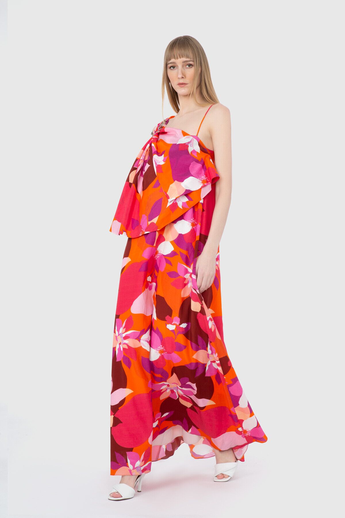 Broş Detaylı Tek Omuz Uzun Elbise