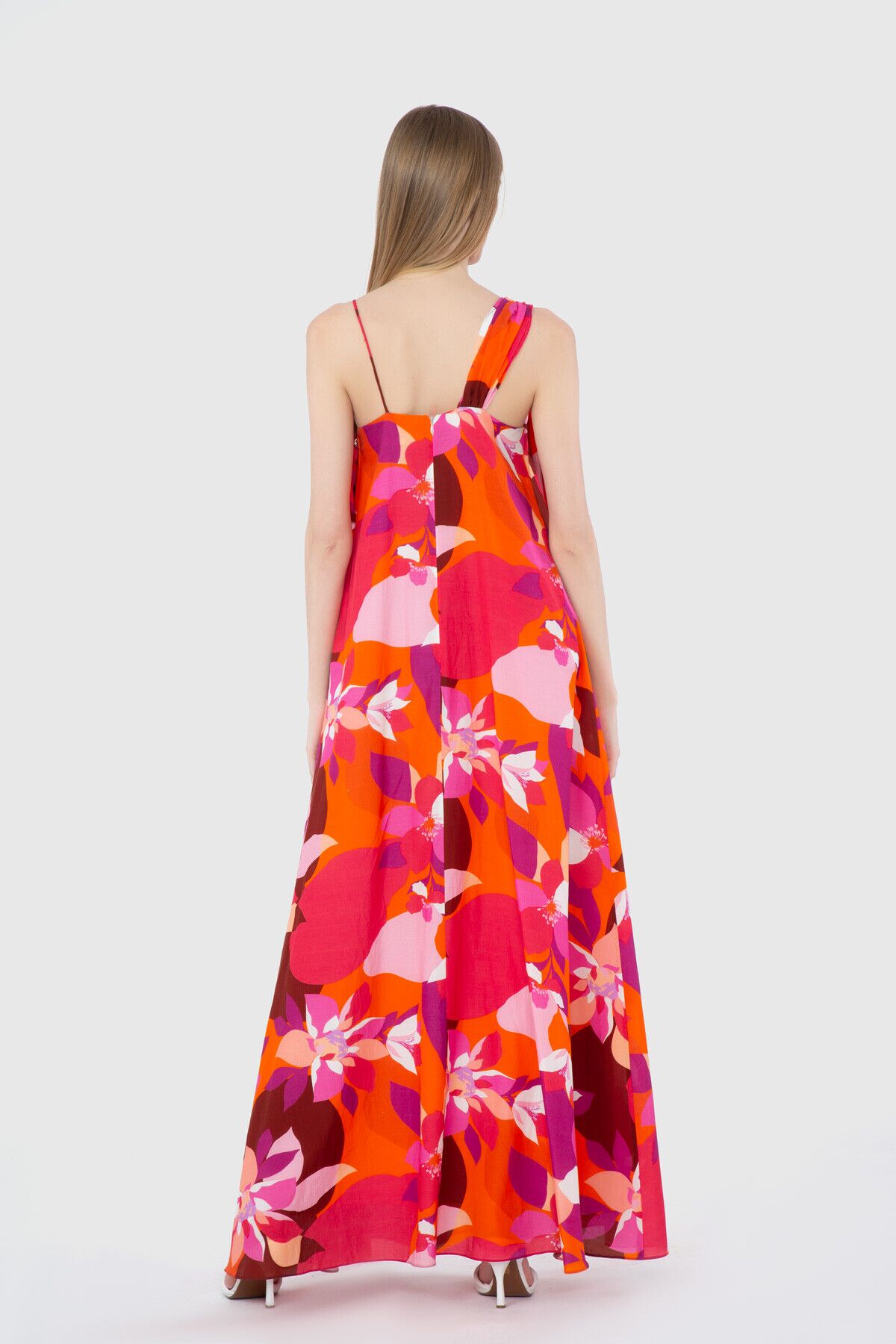 Broş Detaylı Tek Omuz Uzun Elbise