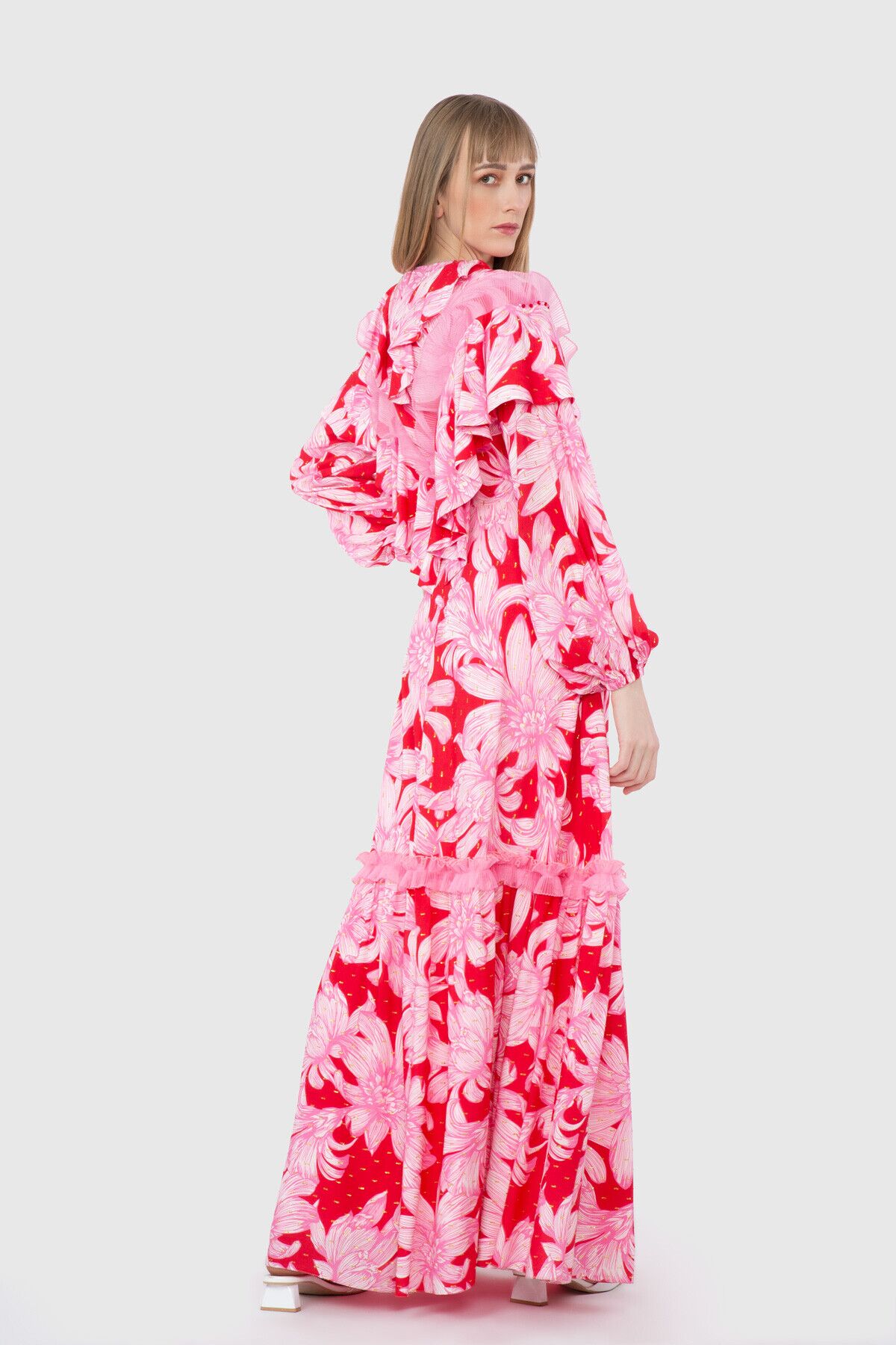 V Yakalı İşleme Detaylı Elbise